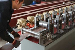 roll-forming-operator