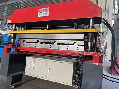 r-panel-roll-forming-machine