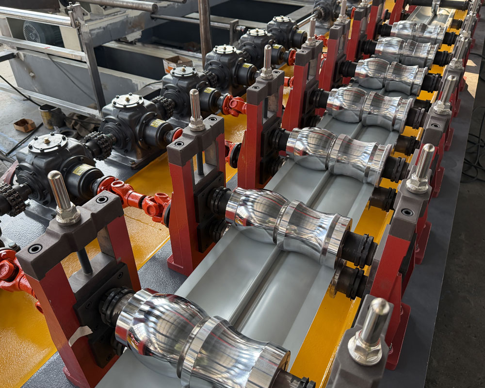 roller shutter door making machine