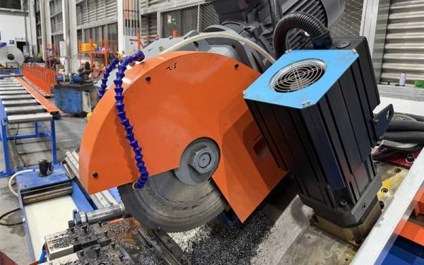 How-Servo-Flying-Cut-Works-in-Roll-Forming-Machine pic